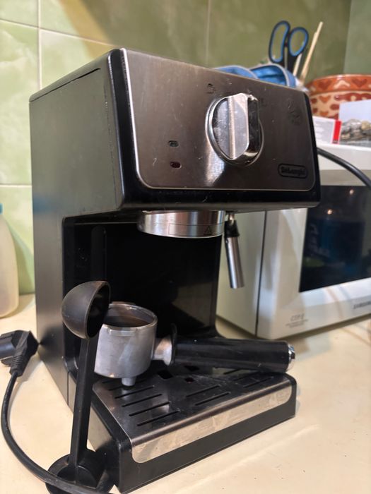 Кофеварка Рожковая Delonghi б/у