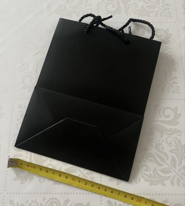 Подарочный пакет из плотного картона