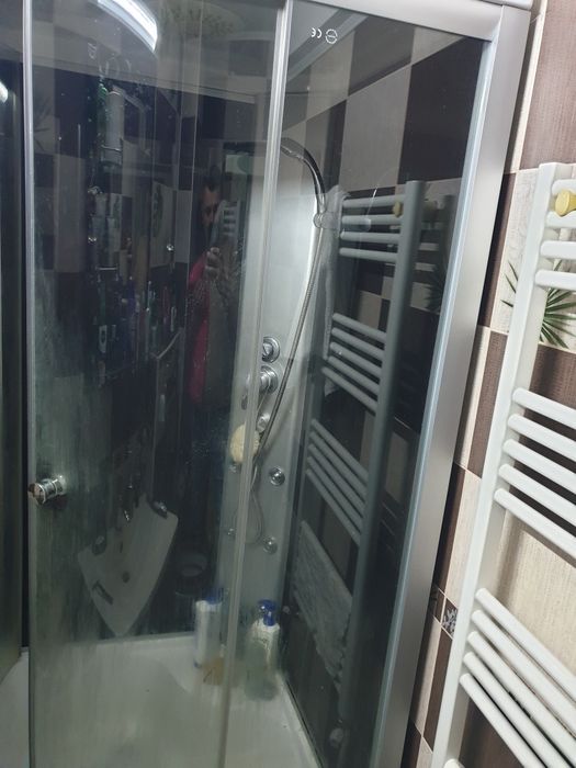 Vand cabina de duș, chiuvetă +masca si oglindă de baie