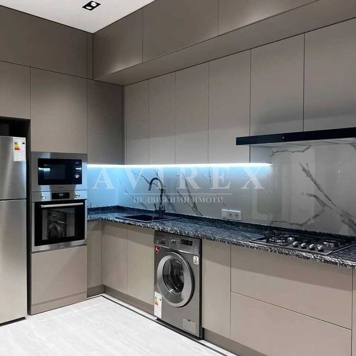 Дава се под наем Тристаен апартамент в Пловдив, Мараша - 110 кв.м за 459 € - Снимка #1