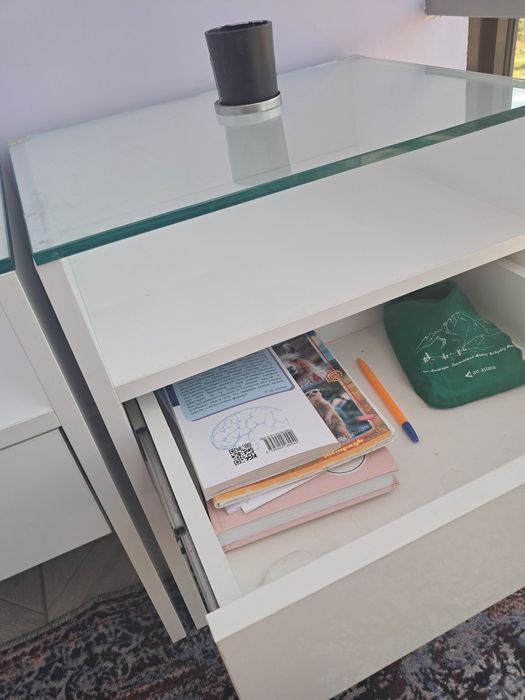 Продам 2 прикроватные тумбочки.