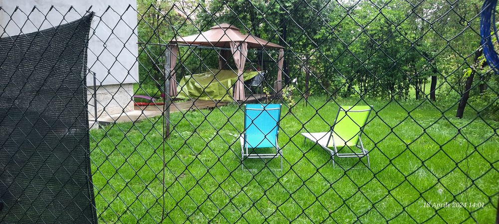 Casa .Apartament de 90mp,cu gradina,  în vila