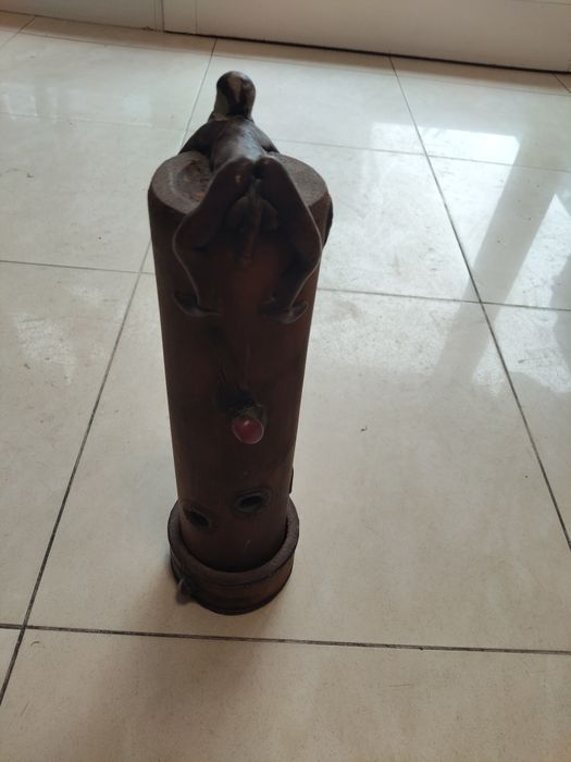 Дървен свещник в много добро състояние