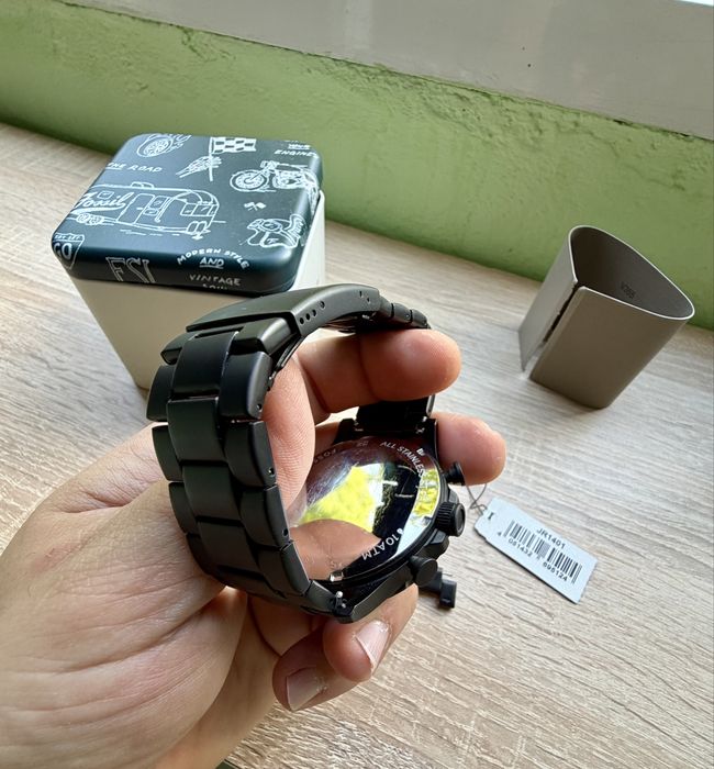 Продавам часовник Fossil JR1401