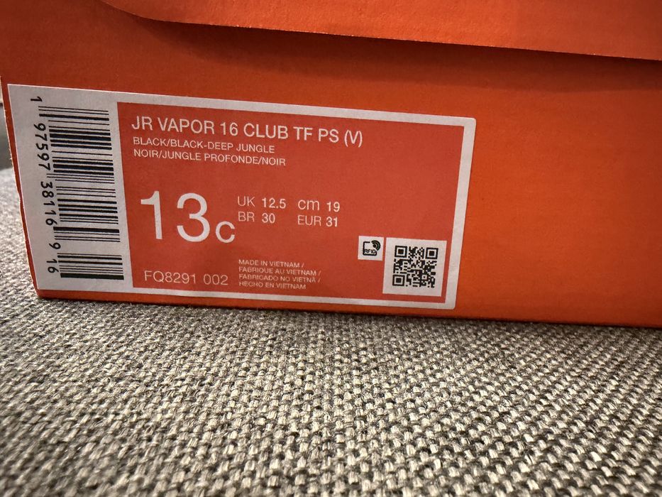 Футболни обувки стоножки