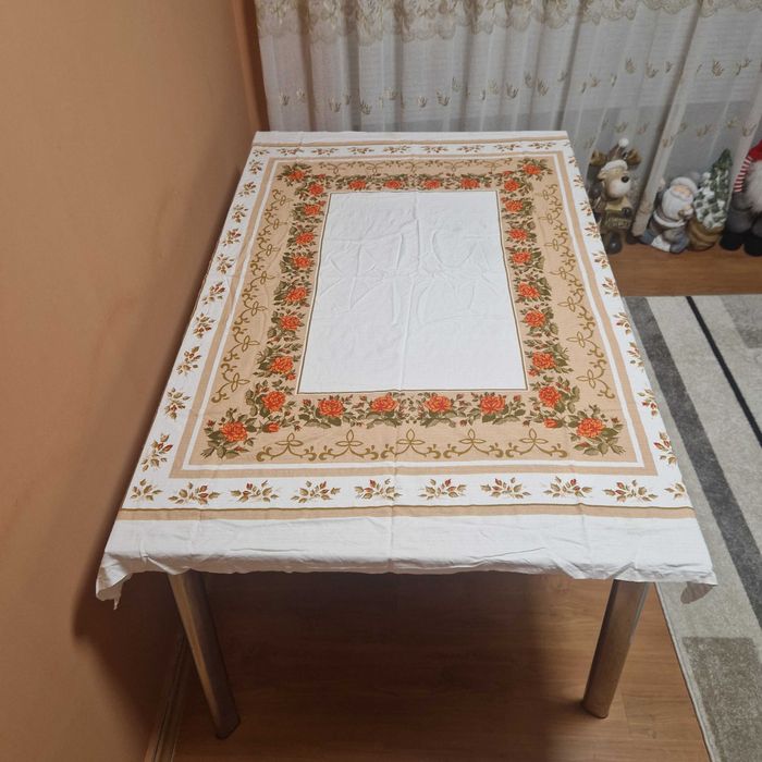 Трапезна стъклена маса