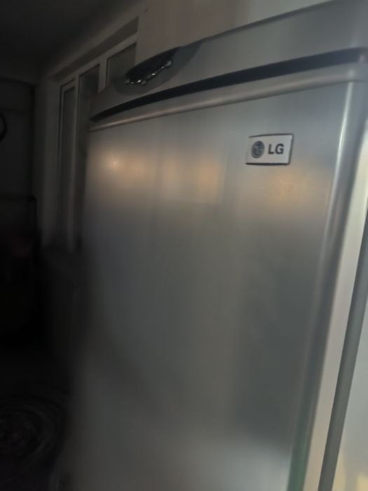 Продам холодильник lg на запчасти
