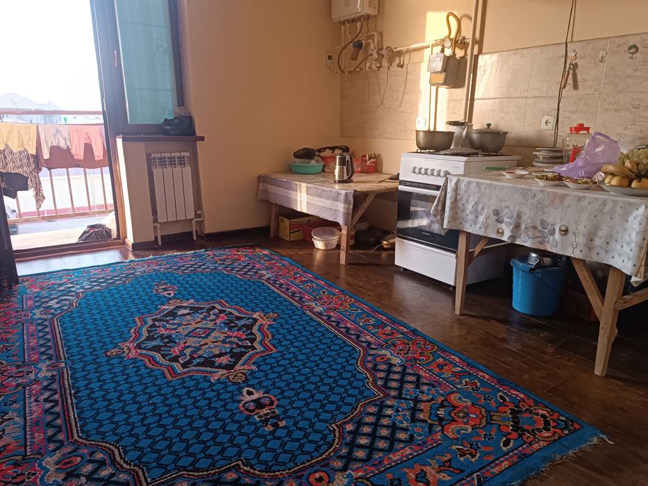 Ihcham 2 honalik kvartira sotiladi 5 etajka barcha qulayliklarga ega