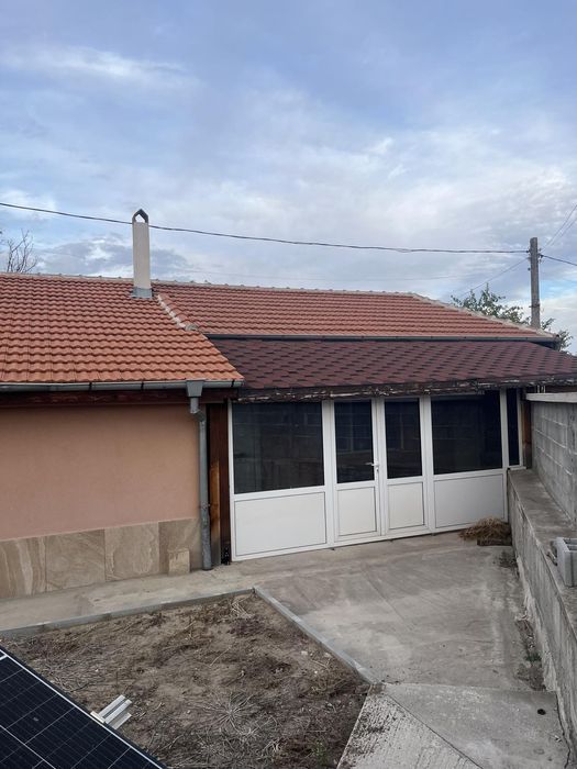 Къща с дворно място