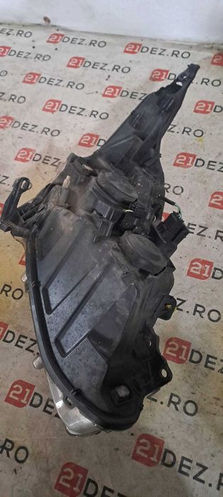 Faruri / Far stanga , far dreapta Peugeot 208 generatia 2012 - 2016 , pretul afisat este per bucata