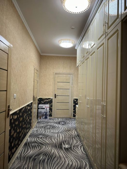 Nurafshon shahar yangiobod 15/17 kv sotiladi