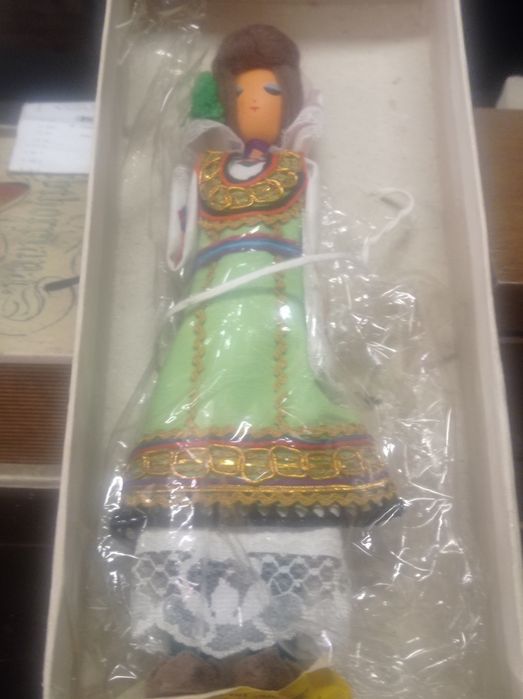 Стара кукла чисто нова