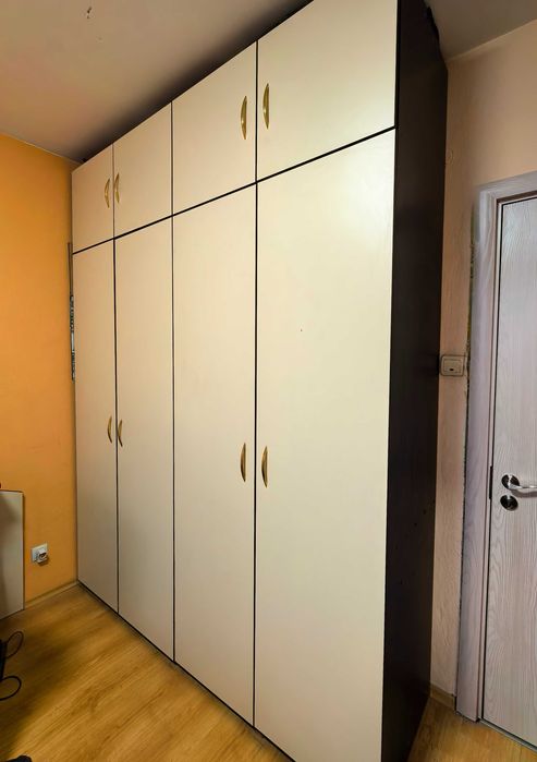 Гардероб за спалня