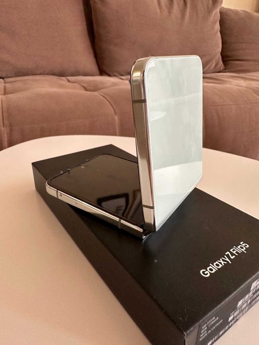 Galaxy Z Flip 5 с гаранция
