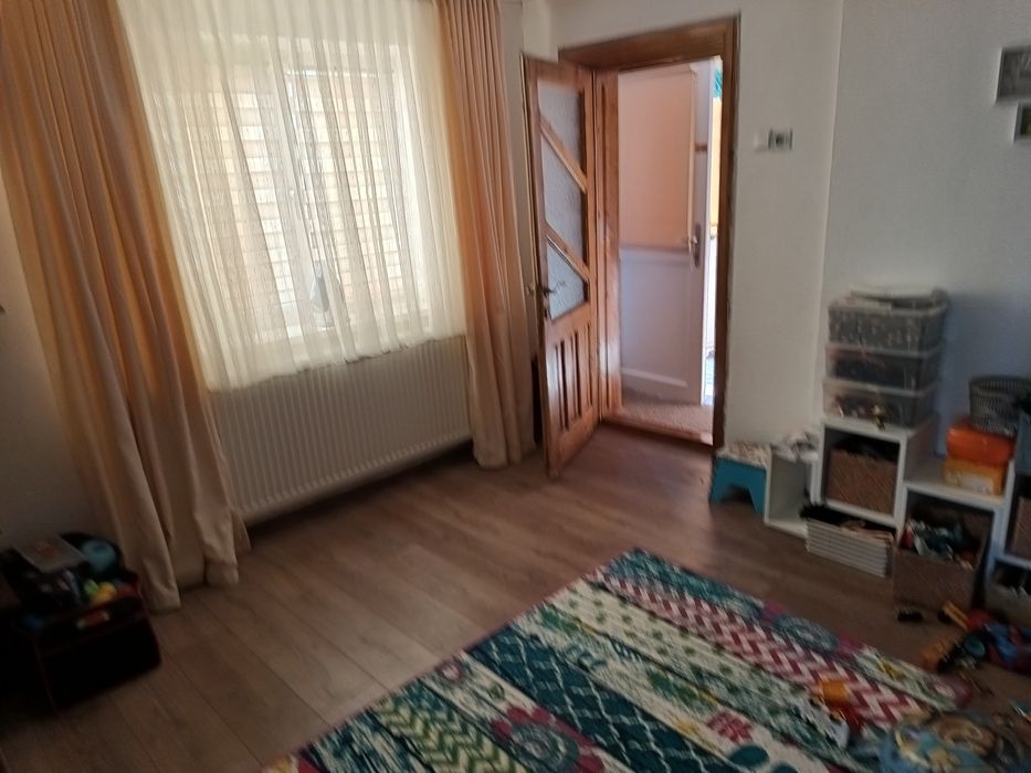 Casa cu 3 camere ,bucătărie ,baie ,teren  la 8,5 km de Selgros  Craiova