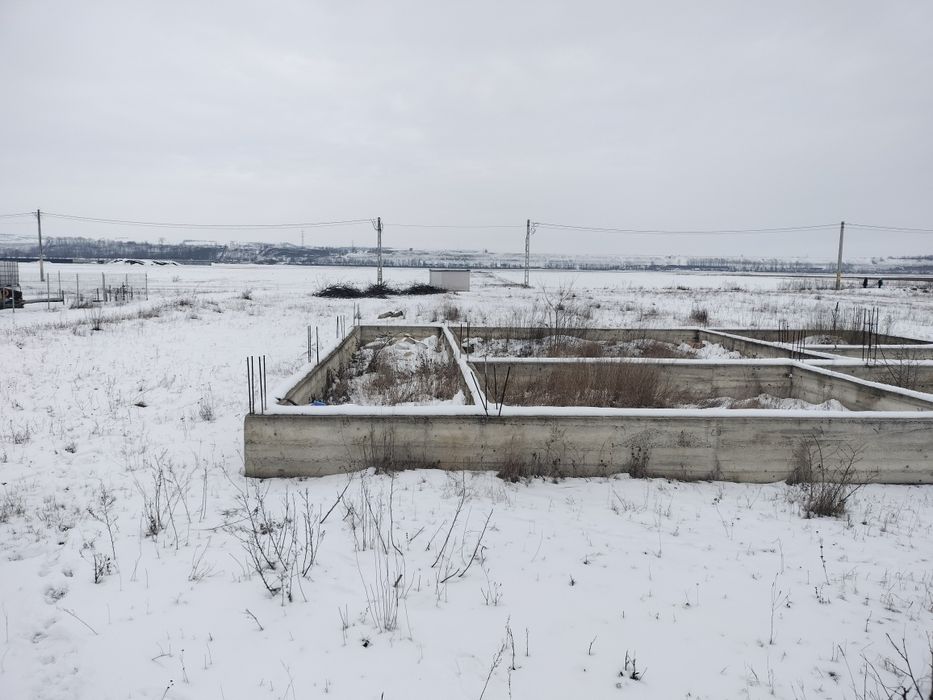 Vând teren intravilan