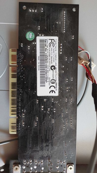 HDD 80GB IDE, placa video AGP, floppy, CD-ROM, Creativ soundblaster