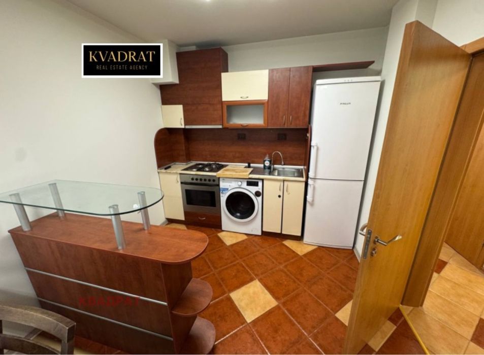 Тристаен апартамент Център 900€ +Паркомясто