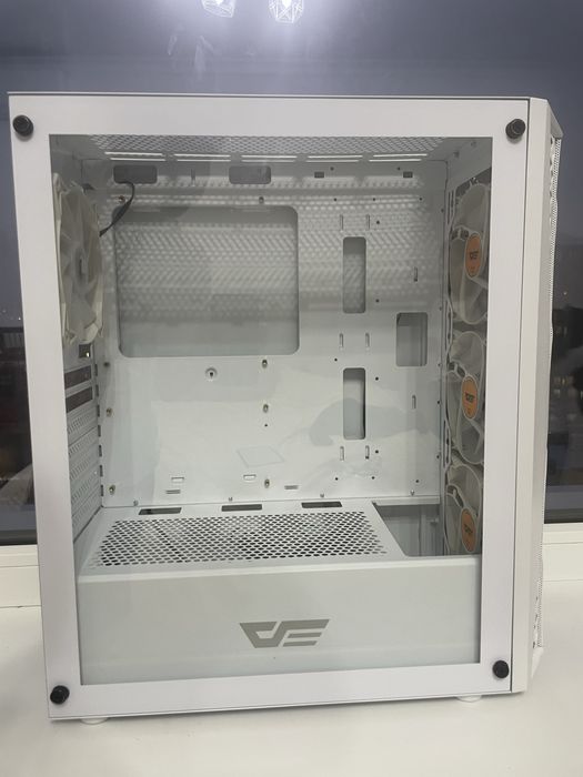 Продается белый  корпус