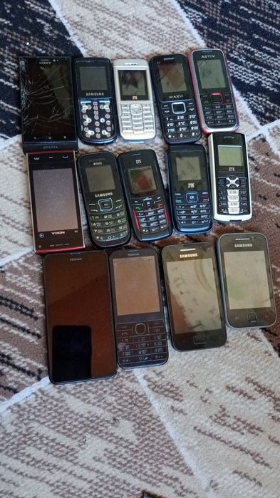 продам телефоны, не рабочие, древние