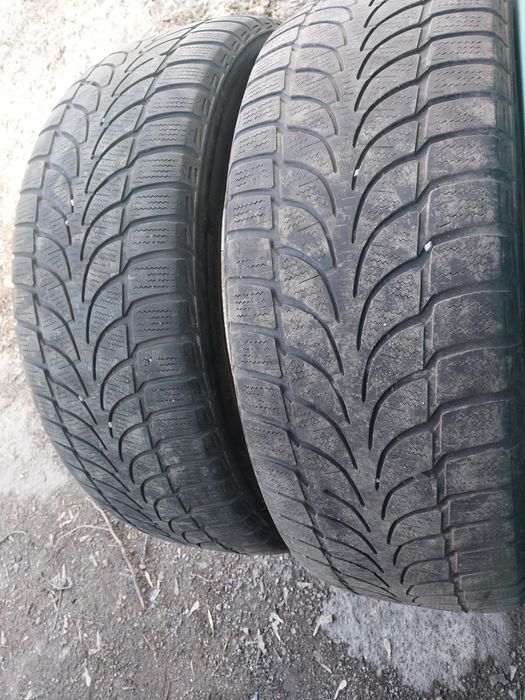 2 шины Bridgestone 235 55 R19. Торга нет.