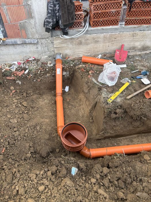 Canalizare curti sapatura si montaj tevi. Bransament apa-canal