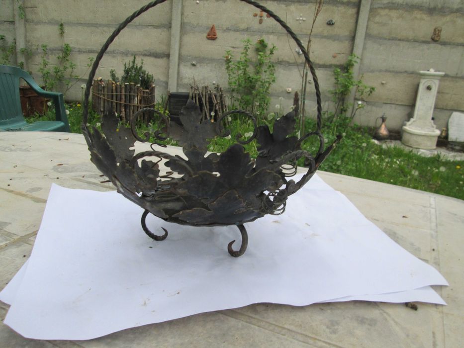 Cos fructe din metal