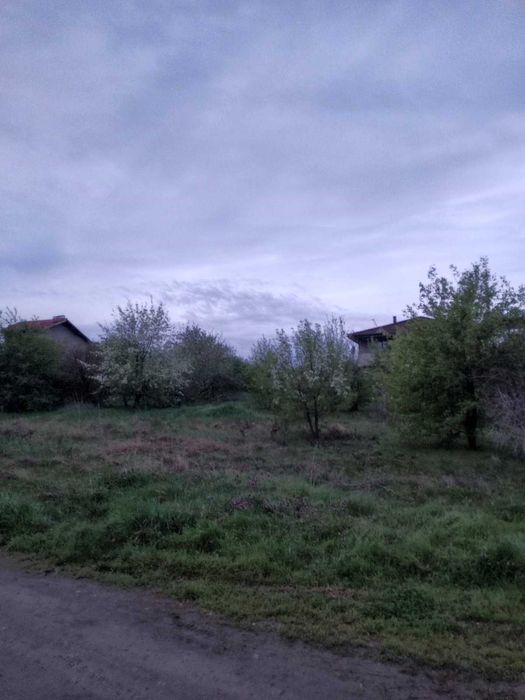 Равен парцел в урбанизирана зона на с. Звездица