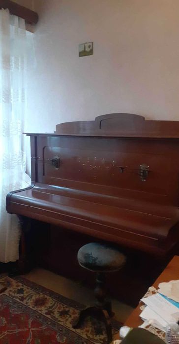Pentru nostalgici si nu numai,ofer spre vanzare pianina Rosenkranz.