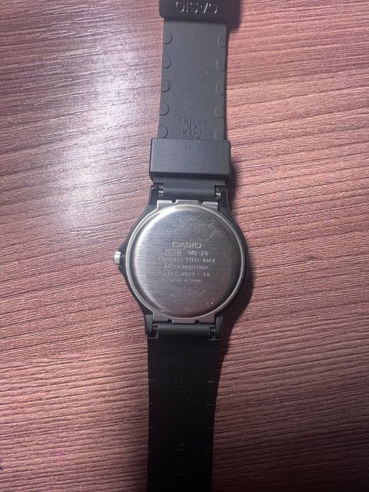 Часы Casio MQ-24 немного б/у