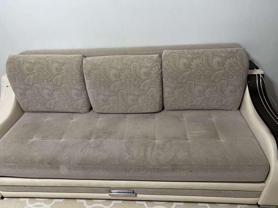 Диван для отдыха удобный