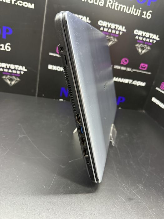 Asus Vivobook 15 X540 8GB RAM 
Intel Core i3 Gen 7 1TB SSD