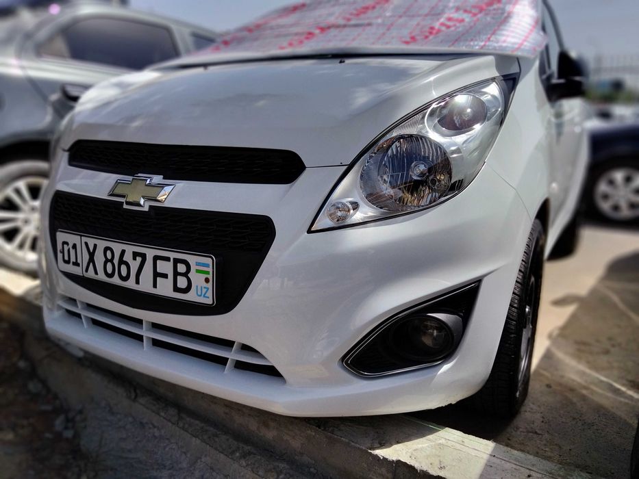 Chevrolet Spark beliy