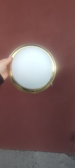 Продам потолочную люстру