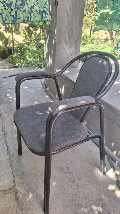 Stullar hovli uchun juda baquvvat