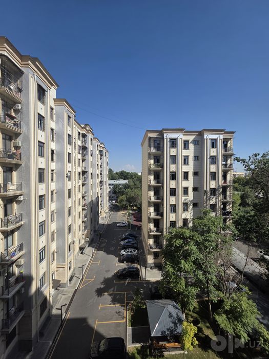 Продам 4 комнатную квартиру коробку
