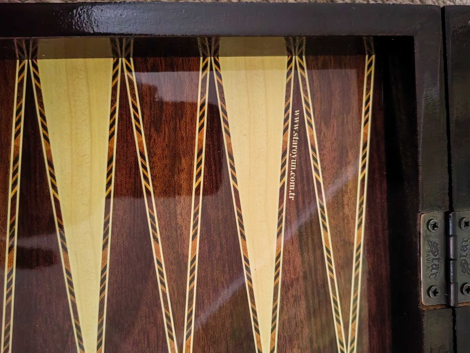 Лусозна Шах и табла от дърво.НОВА.цена120лв.