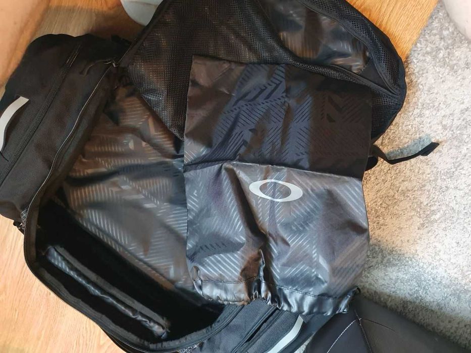 Geanta duffle Oakley Link, Black, 35 L impecabila