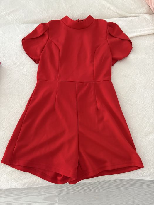 Червена рокля с къс ръкав и панделка