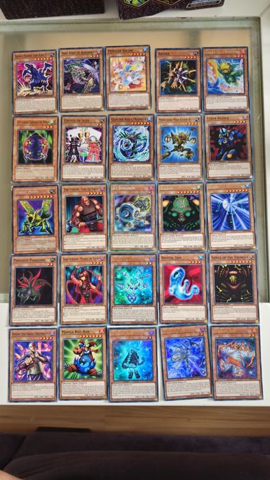 Продавам оригинални Yugioh карти