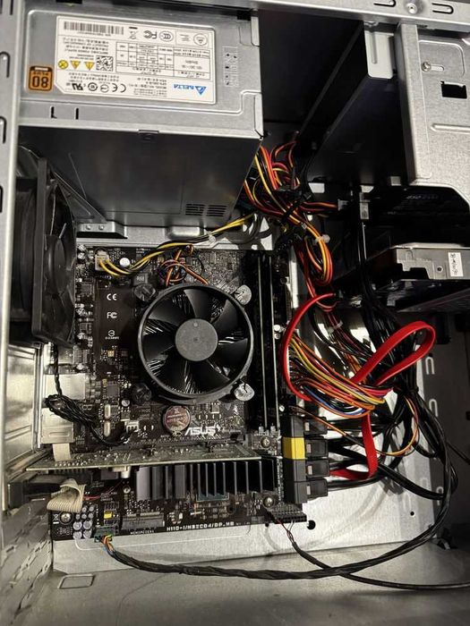Desktop ASUS Intel i5 16GB NVIDIA GT 740 4GB in stare foarte buna