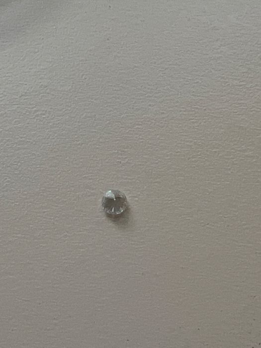 Продавам 5.5mm диамант 0.6 ct