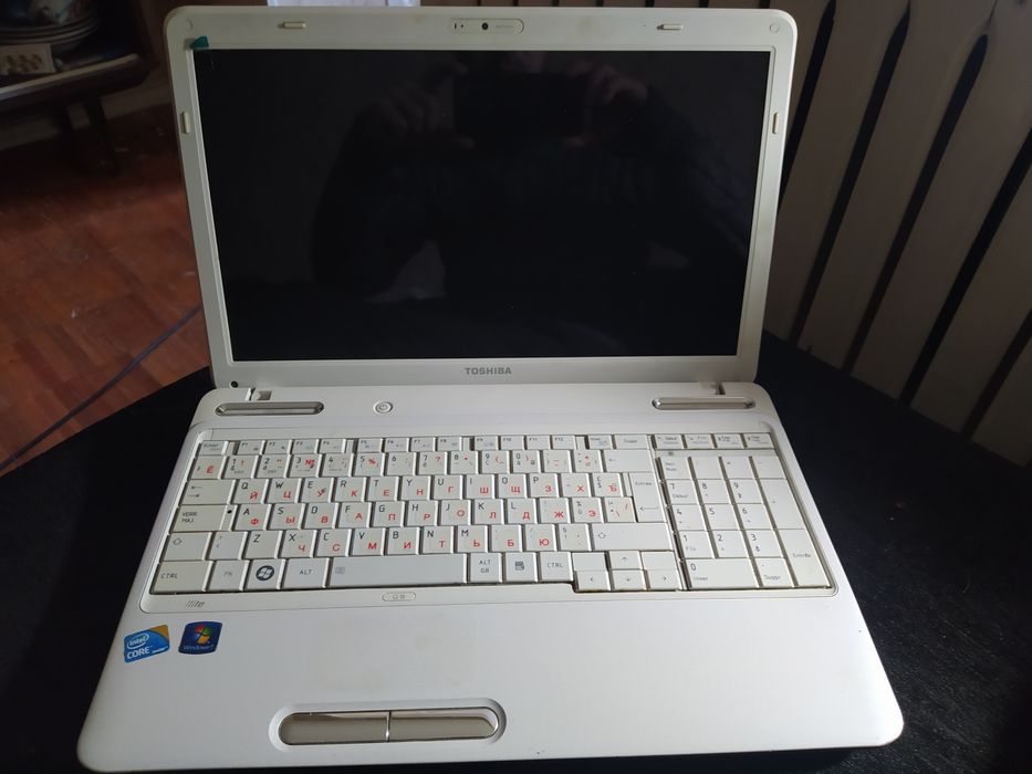 Продам ноутбук Toshiba i3