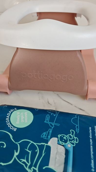 Преносимо гърне Pottiagogo Pink + подарък пакет сменяеми торбички