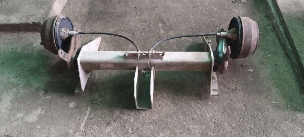 Axa remorca sau platforma