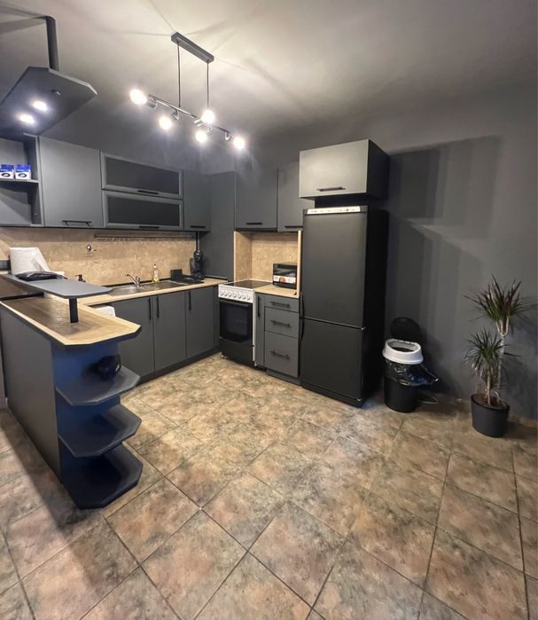 Дава се под наем Тристаен апартамент в Варна, м-т Св. Никола - 71 кв.м за 561 € - Снимка #2