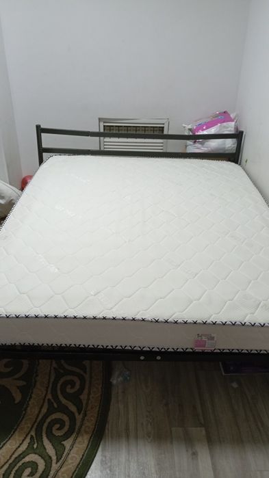 Продам кровать с матрасом