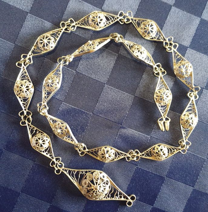 Ефектно филигранно коланче