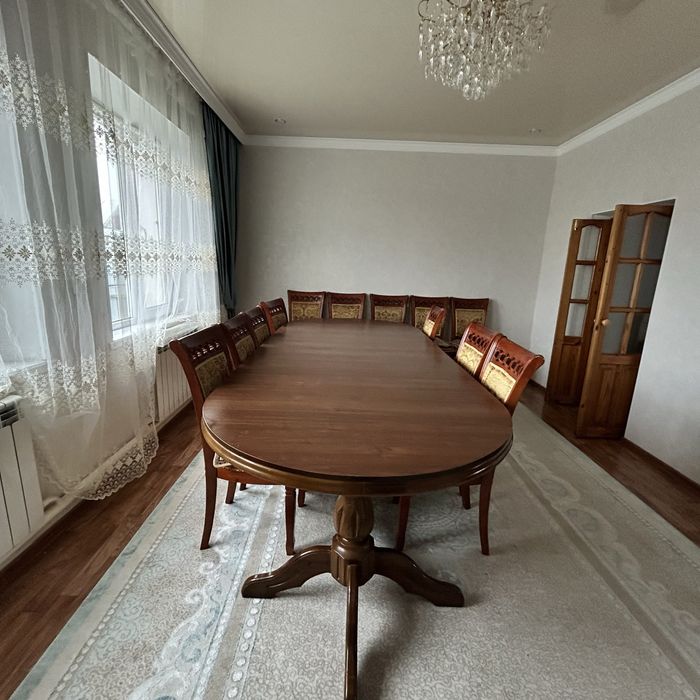 Продается стол со стульями