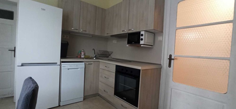 Дава се под наем Тристаен апартамент в Бургас, Център - 65 кв.м за 500 € - Снимка #1